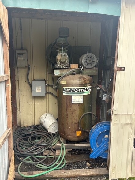 More Photos Of 925 Ulrich Ave, Louisville Warehouse For Sale