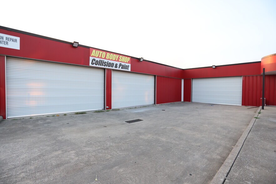 More Photos Of 101 Wells Fargo Dr, Houston Auto Repair For Sale