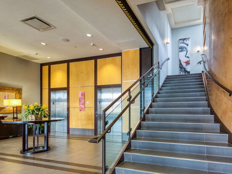 More Photos Of 670 Downey Green, Hampton Apartments For Sale