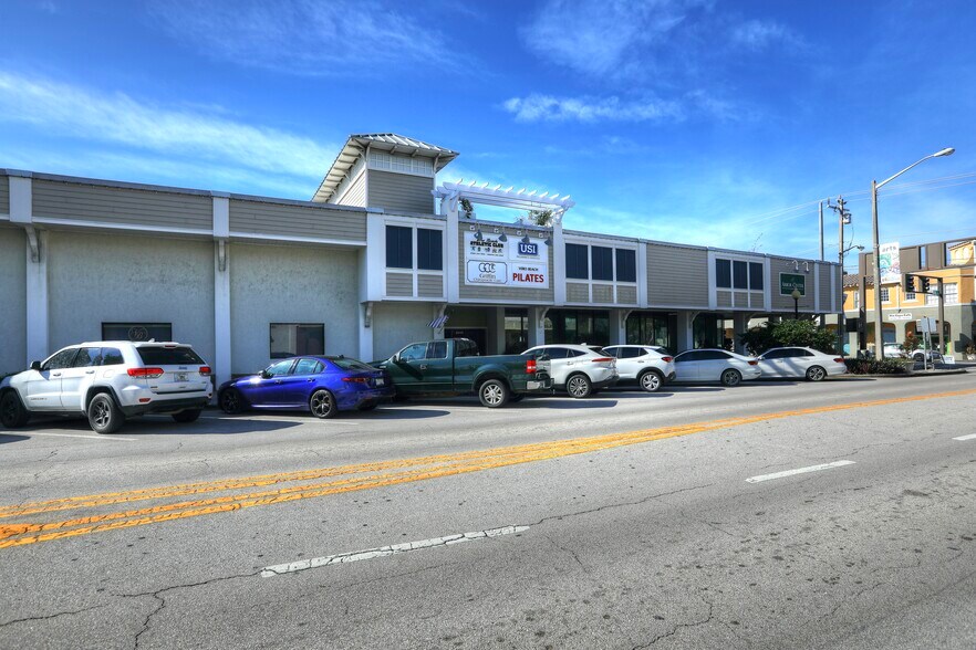 More Photos Of 2045 14th Ave, Vero Beach Office Residential For Sale