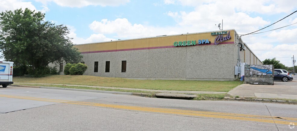 More Photos Of 10969 Shady Trl, Dallas Flex For Lease