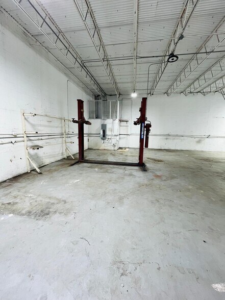More Photos Of 810 NW 1st Ave, Boca Raton Warehouse For Lease