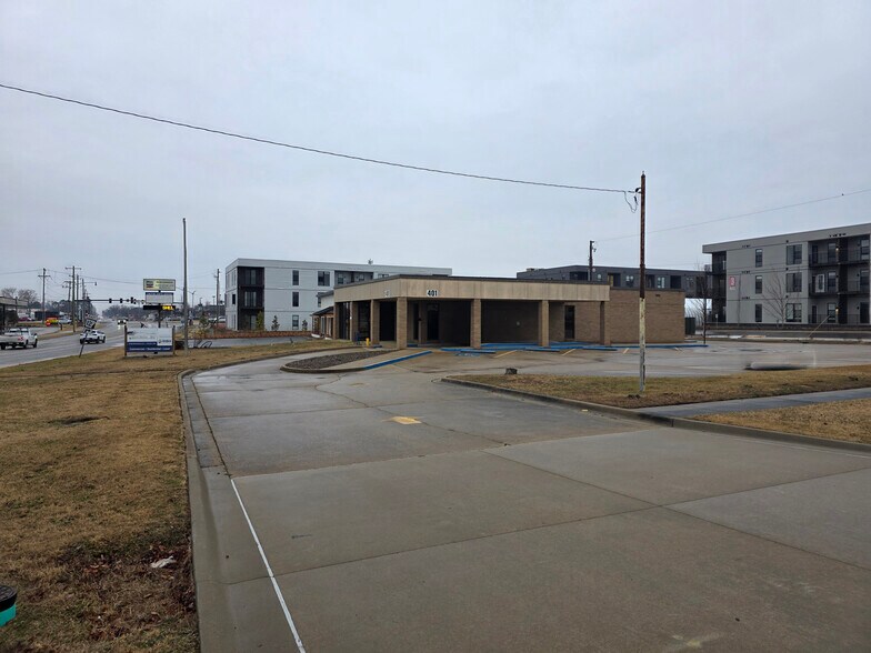 More Photos Of 401 N 2nd St, Rogers Office For Lease