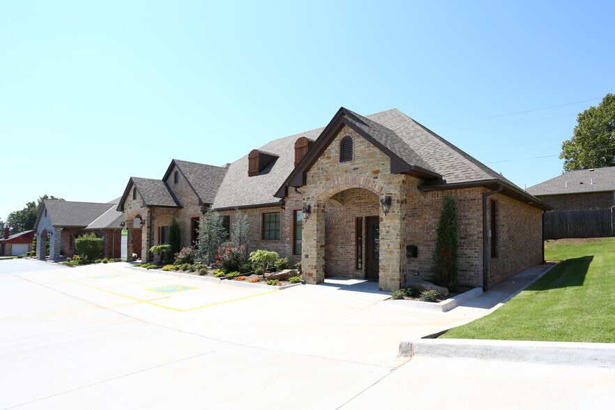 More Photos Of 1213 N Green Ave, Purcell Office Residential For Lease