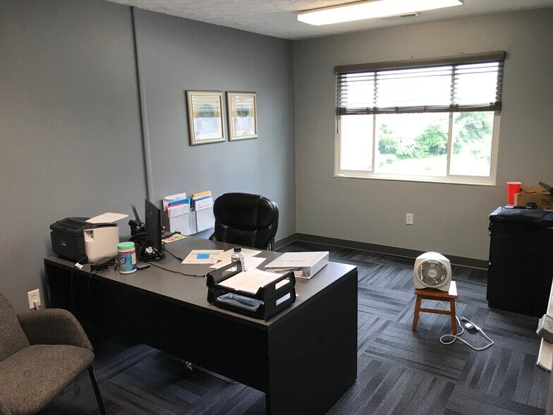 More Photos Of 3959 Fulton Grove Rd, Cincinnati Flex For Sale