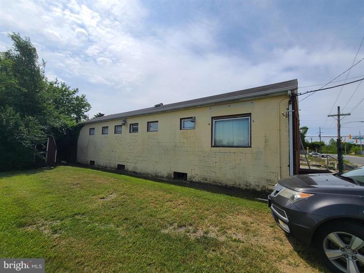 More Photos Of 62 Front St, Salem Schools For Sale