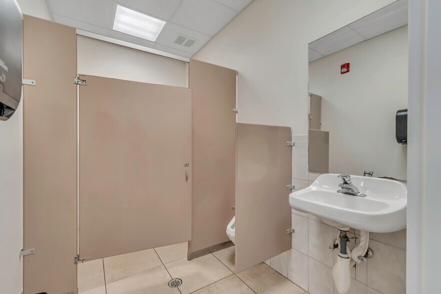 More Photos Of 7396 S Union Park Ave, Midvale Office For Sale