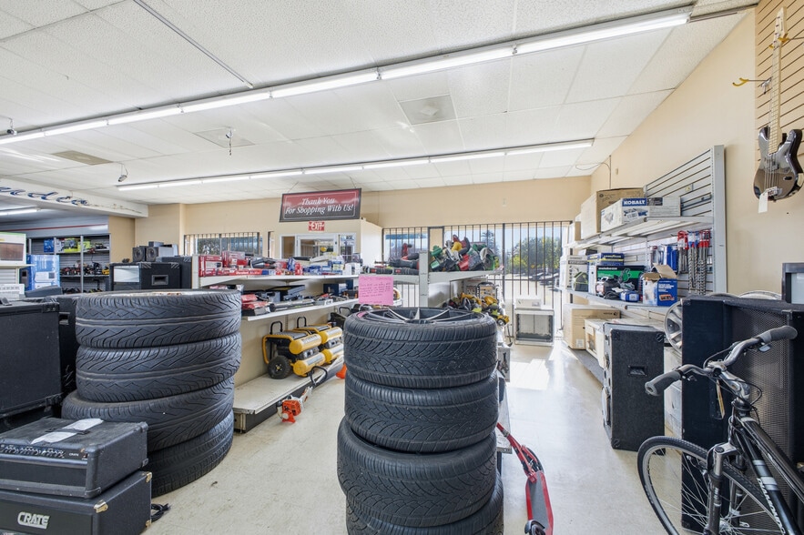 More Photos Of 3210 E Main St, Columbus Freestanding For Sale