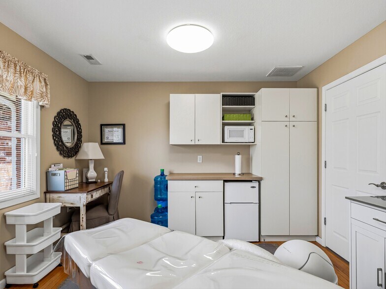 More Photos Of 2 Herman Avenue Ext, Asheville Office For Sale