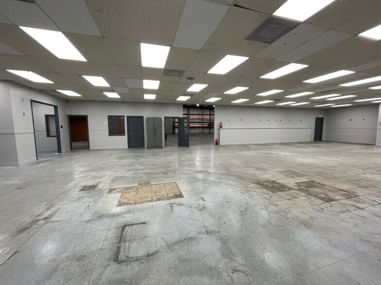 More Photos Of 750 N Price Rd, Sugar Hill Distribution For Lease