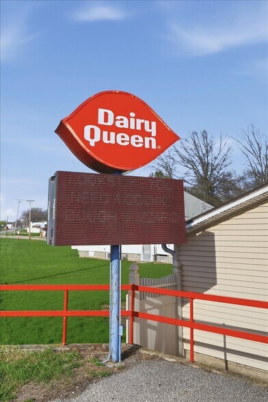 More Photos Of 309 US-6 Hwy, Oakland Fast Food For Sale