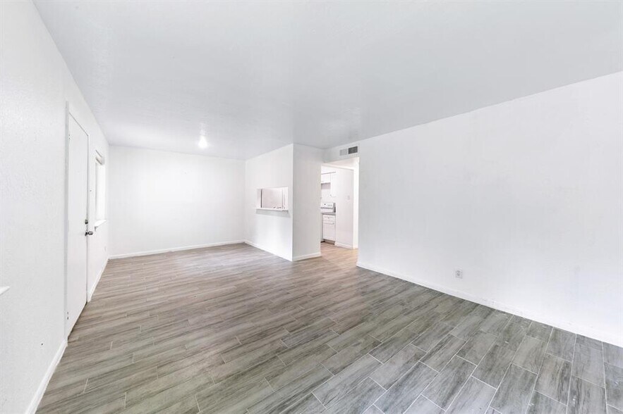 More Photos Of 1312 W Adoue St, Alvin Apartments For Sale