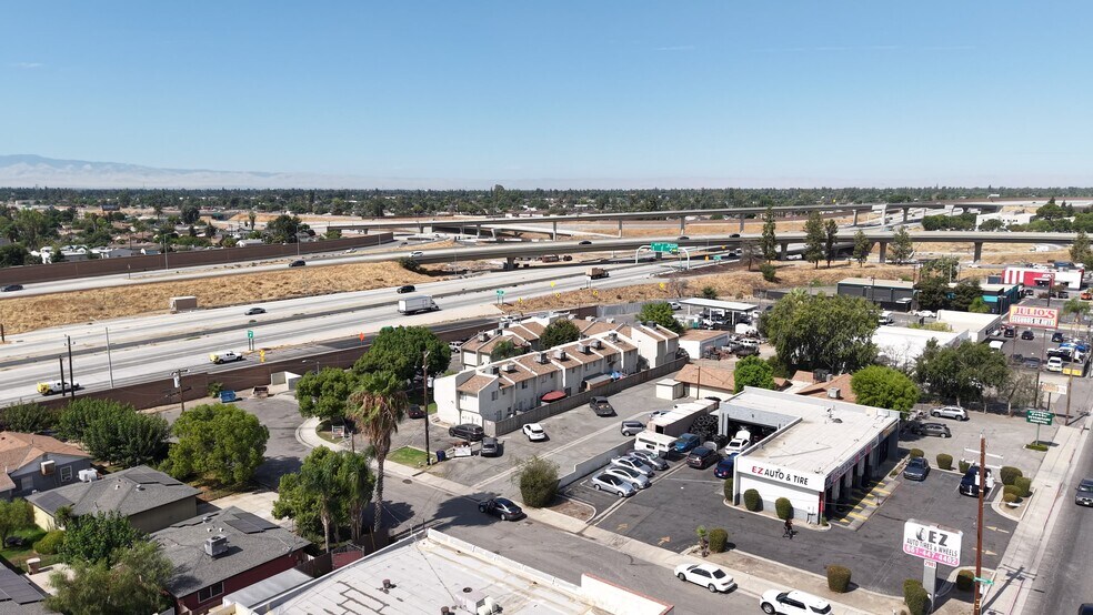 Primary Photo Of 2916 Brundage Ln, Bakersfield Auto Repair For Sale