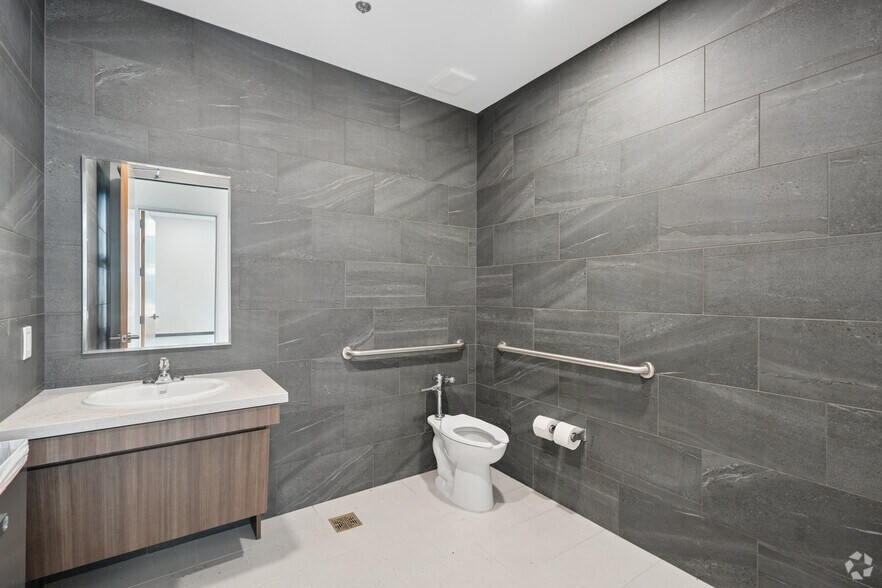 More Photos Of 3210 N Central Expy, McKinney Unknown For Lease