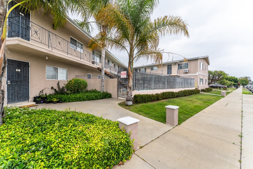 More Photos Of 5245 Via San Delarro St, Los Angeles Apartments For Sale