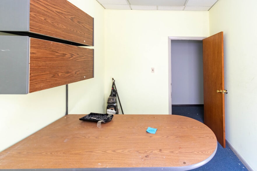 More Photos Of 115 W Saratoga St, Baltimore Storefront Retail Residential For Sale