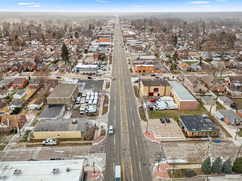 More Photos Of 24101 W Warren St, Dearborn Heights Freestanding For Sale