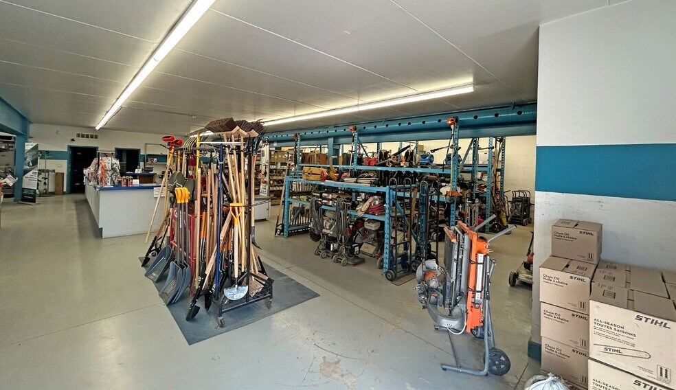 More Photos Of 1154 Wilson St W, Hamilton Warehouse For Lease