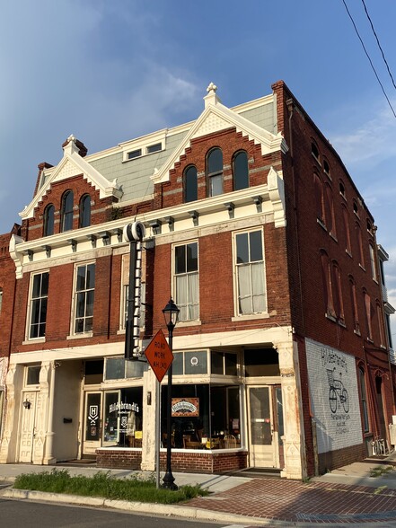 More Photos Of 226 6th St, Augusta Freestanding For Sale