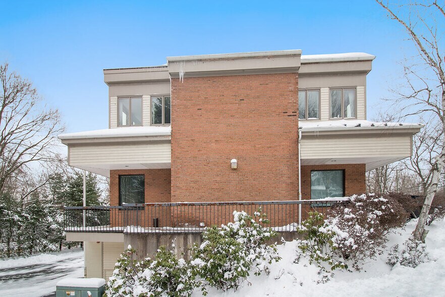 More Photos Of 699 Terryville Ave, Bristol Medical For Lease