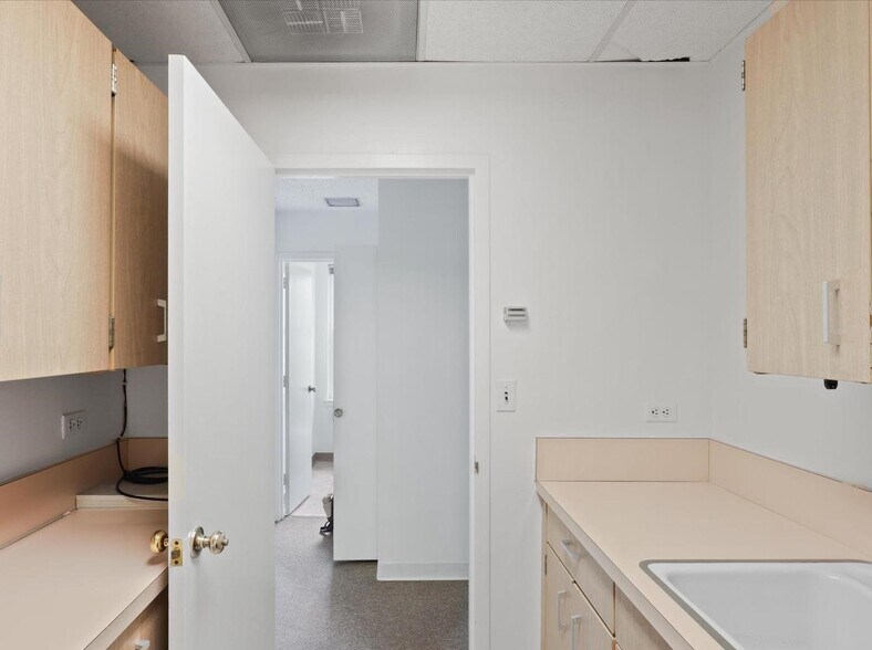 More Photos Of 313 Park Ave, Falls Church Medical For Sale