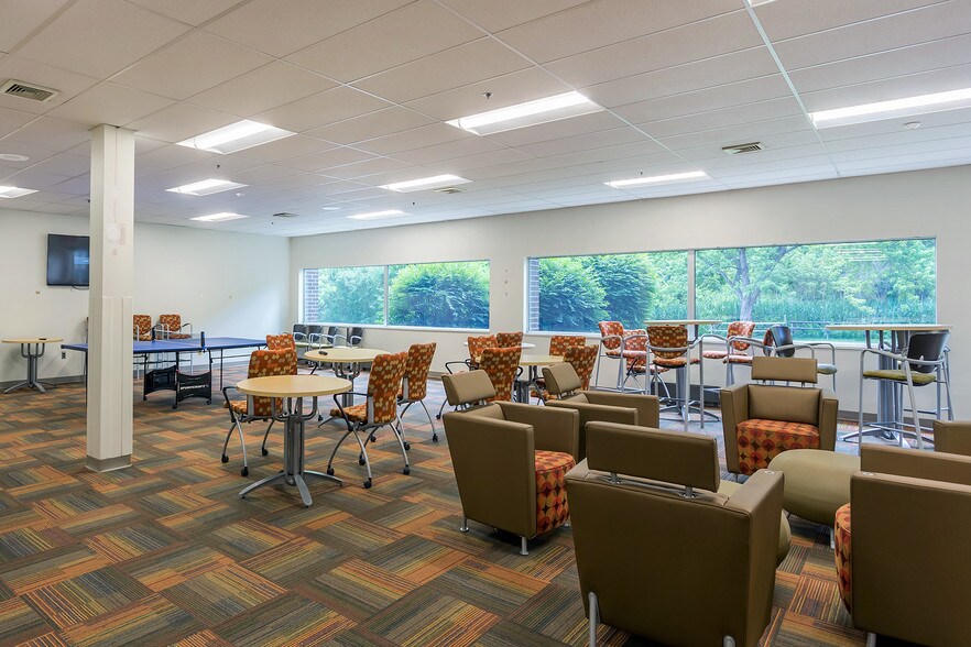 More Photos Of 295 Foster St, Littleton Flex For Lease