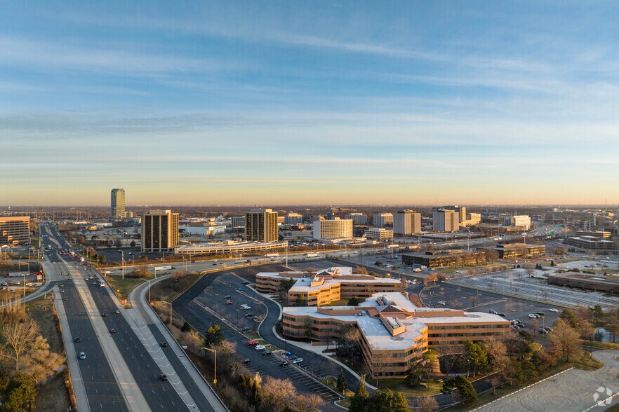 More Photos Of 1420 Kensington Rd, Oak Brook Office For Lease