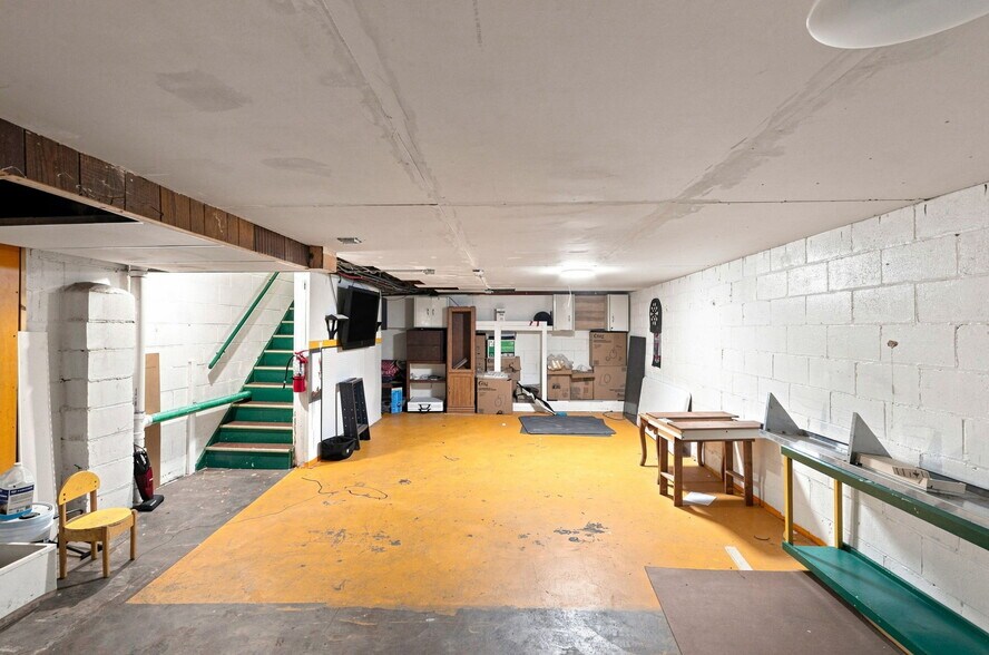 More Photos Of 3749 Cedar Ave S, Minneapolis Restaurant For Lease