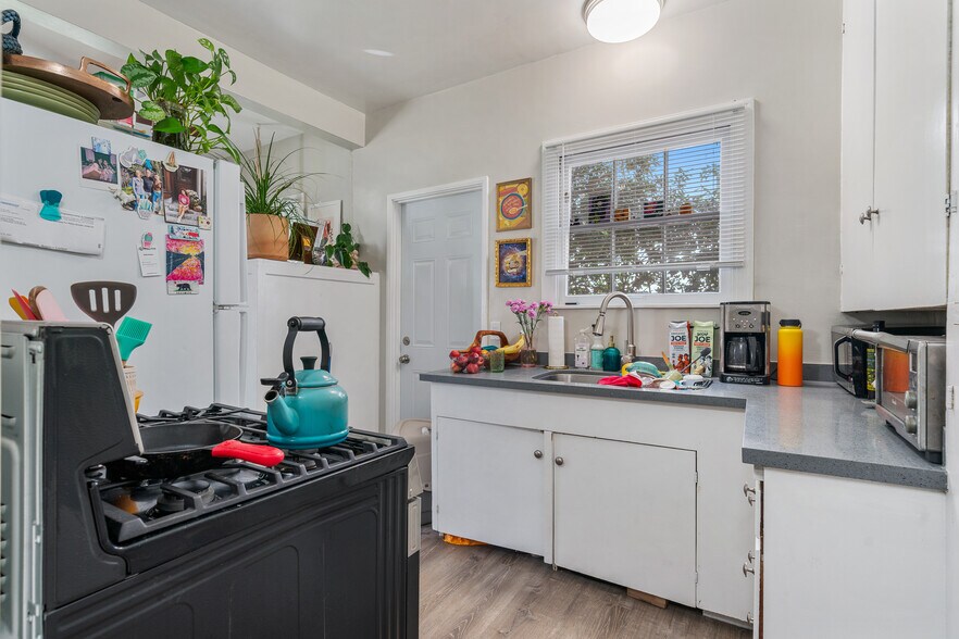 More Photos Of 646 Orange Grove Ave, South Pasadena Apartments For Sale