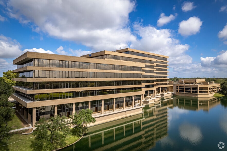 More Photos Of 14141 Southwest Fwy, Sugar Land Office For Sale