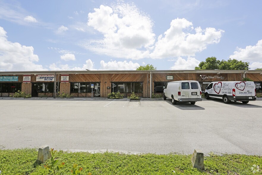 More Photos Of 524-550 10th St N, Naples Storefront Retail Office For Lease