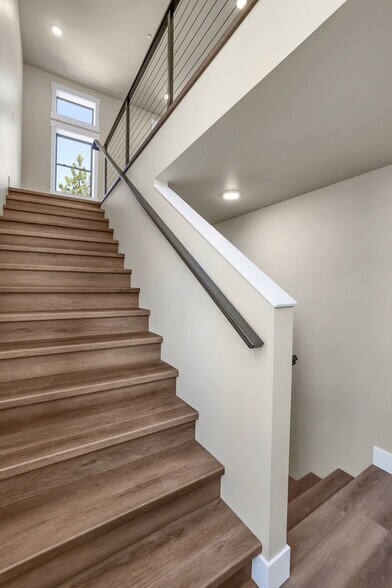 More Photos Of 217 Simmons St, Mccall Showroom For Sale