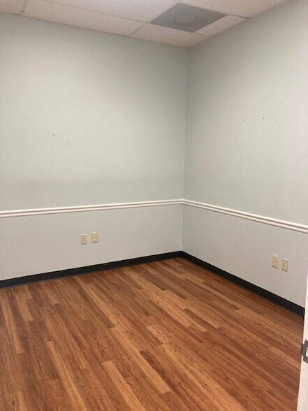 More Photos Of 119 Springhall Dr, Goose Creek Medical For Sale