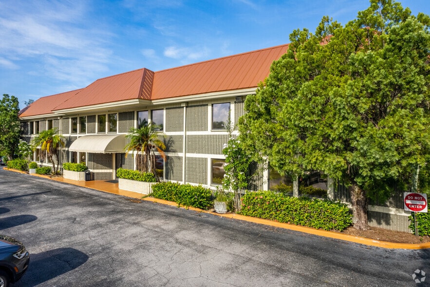 More Photos Of 5051 Castello Dr, Naples Office For Lease