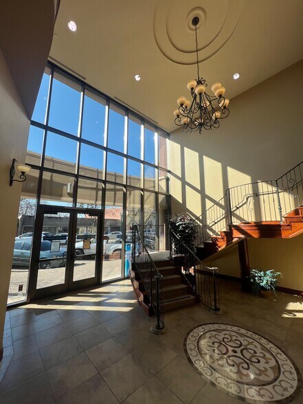 More Photos Of 121 S Center St, Turlock Office For Lease