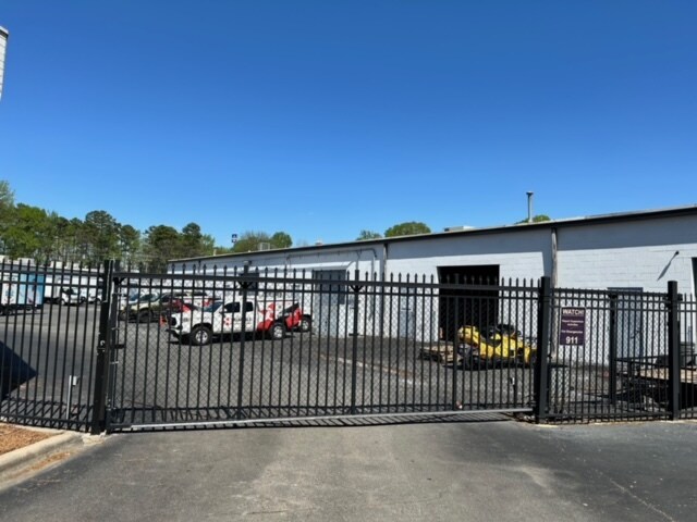 More Photos Of 5104 Reagan Dr, Charlotte Light Distribution For Lease