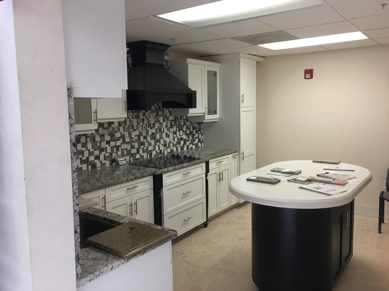 More Photos Of 2414 Andalusia Blvd, Cape Coral Manufacturing For Sale