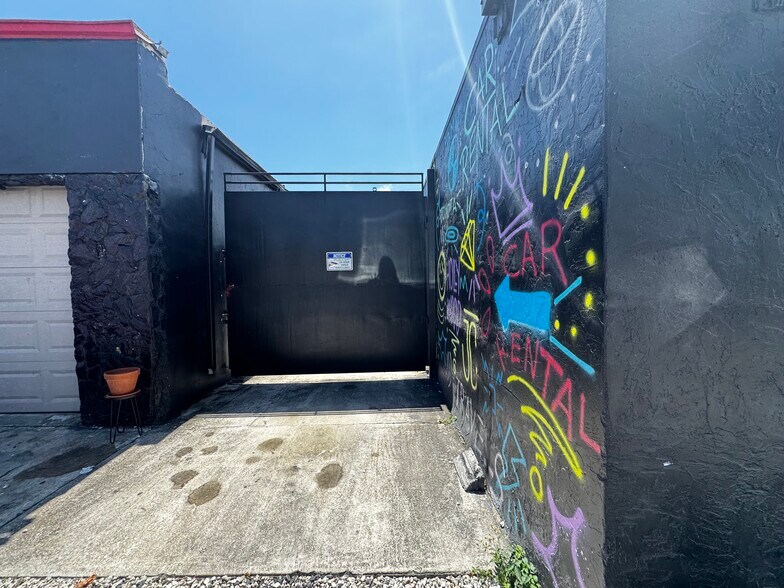 More Photos Of 5612 Dewey St, Hollywood Light Manufacturing For Lease