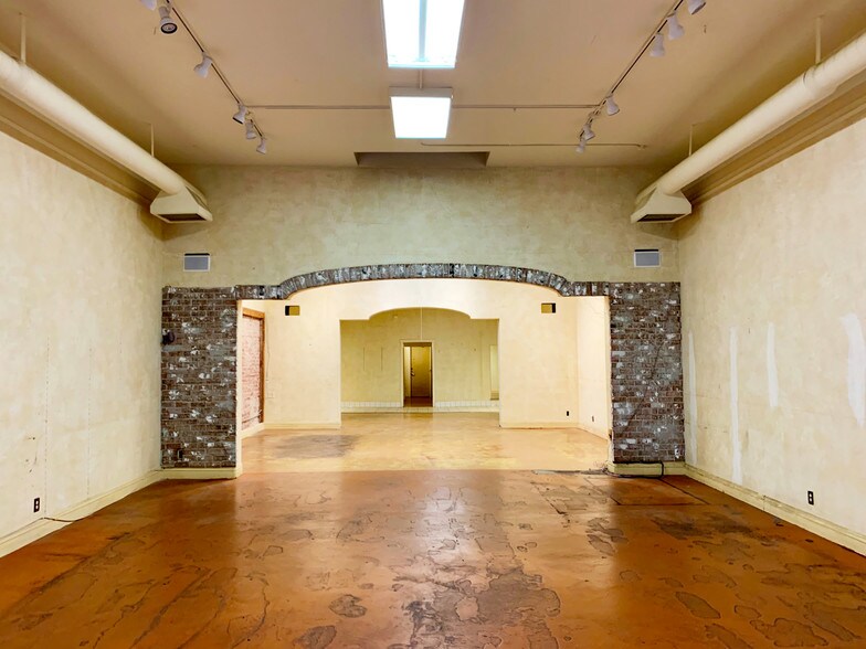 More Photos Of 1021 State St, Santa Barbara Storefront For Lease