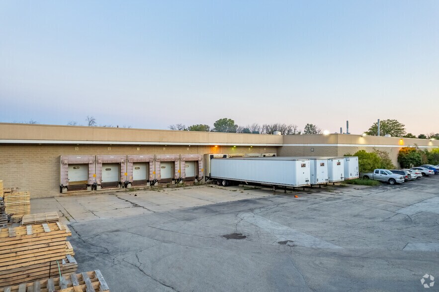 More Photos Of W139N9499 State Highway 145, Menomonee Falls Manufacturing For Sale