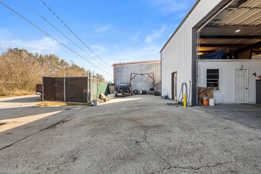 More Photos Of 6701 Almeda Genoa Rd, Houston Warehouse For Sale
