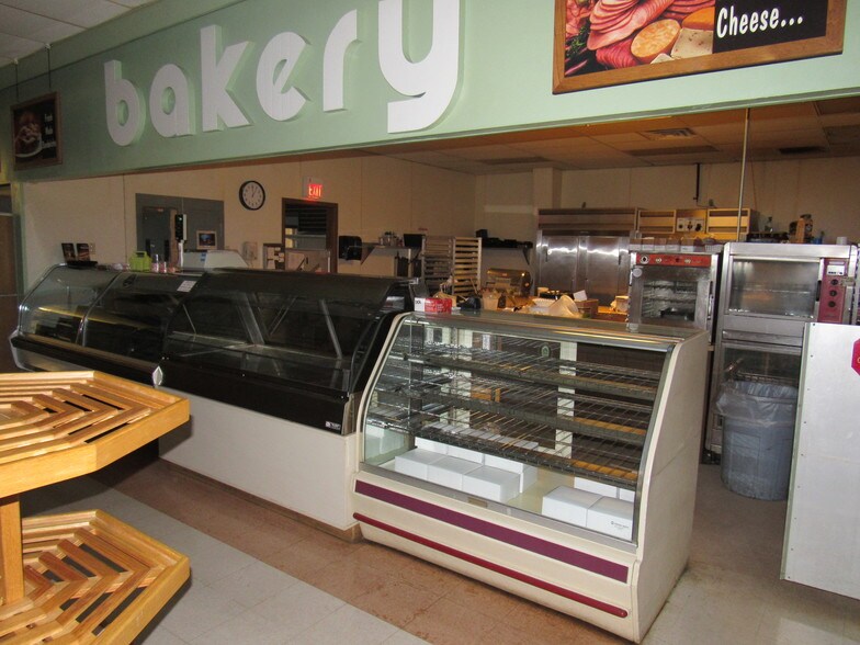 More Photos Of 275 Laing St, Redgranite Supermarket For Lease