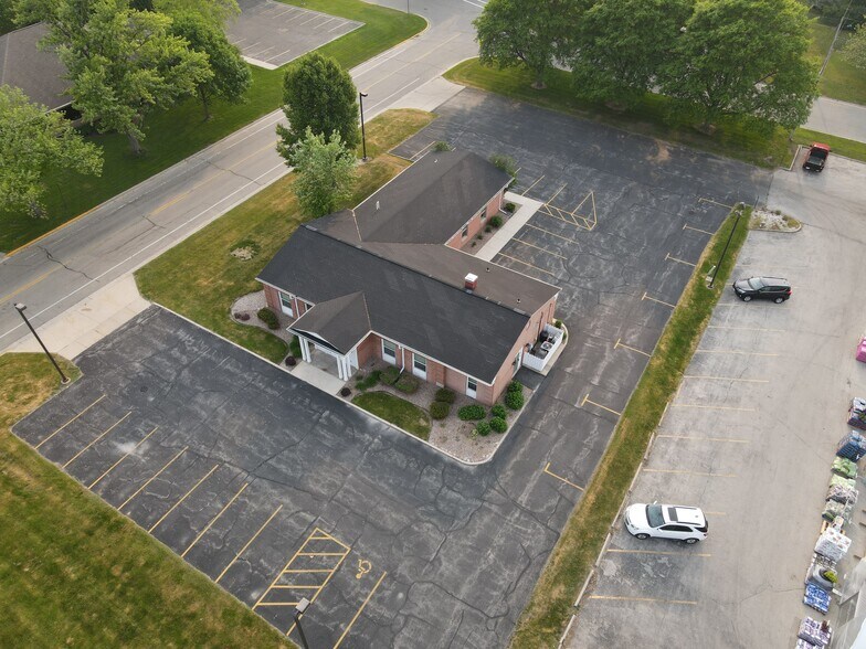 More Photos Of 2120 S Ridge Rd, Green Bay Office For Lease