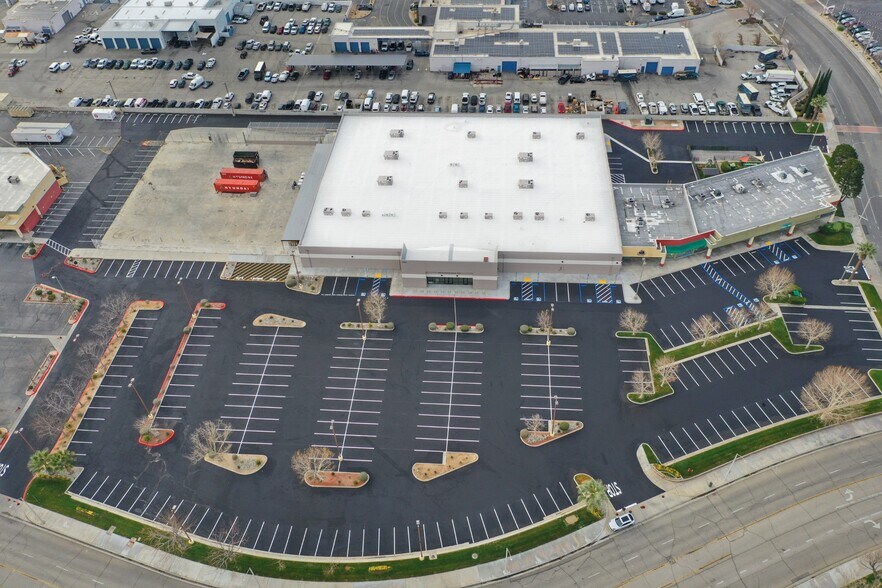 More Photos Of 1140 Commerce Center Dr, Lancaster Loft Creative Space For Sale