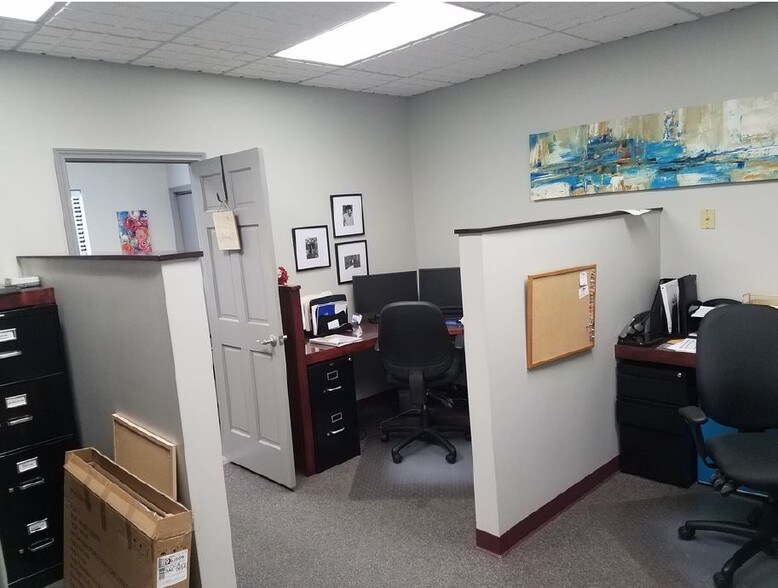 More Photos Of 1300 Westpark Dr, Little Rock Storefront Retail Office For Sale