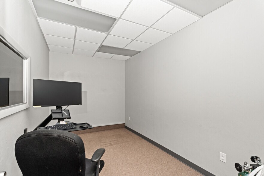 More Photos Of 1212 S Air Depot Blvd, Oklahoma City Office For Sale