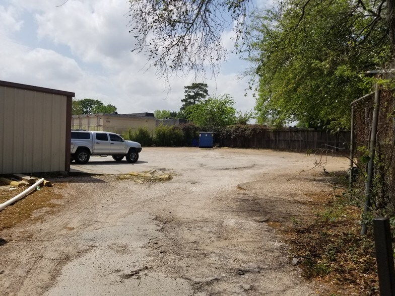 More Photos Of 1333 Gessner Rd, Houston Storefront For Lease