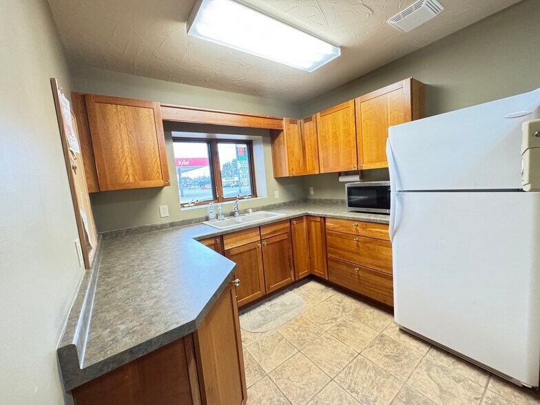 More Photos Of 804 Lincoln St, Rhinelander Office For Sale
