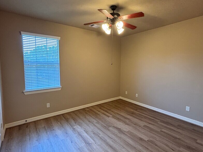 More Photos Of 215 E Luhn St, Bellville Apartments For Sale