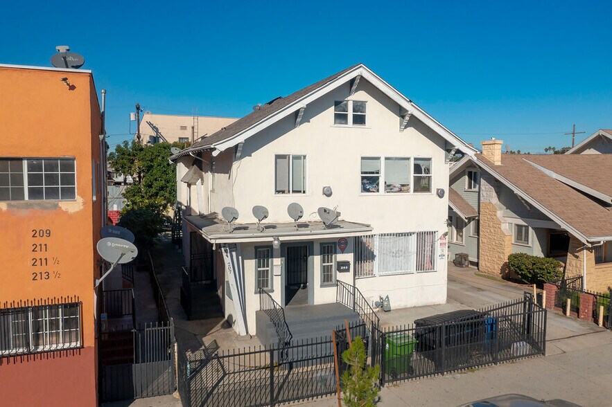 More Photos Of 205-207 W Vernon Ave, Los Angeles Apartments For Sale
